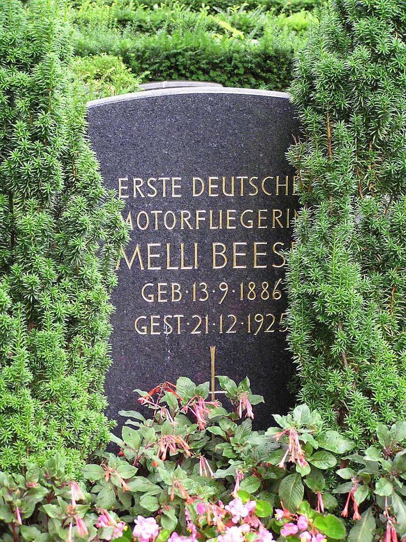 Melli Beese 800px-Friedhof_Schmargendorf_-_Grab_Melli_Beese