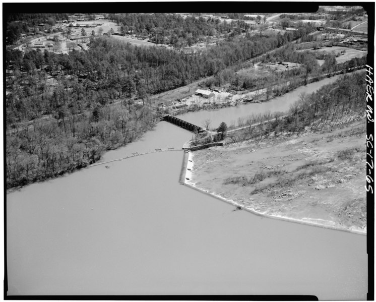 File:GENERAL VIEW OF THE DAME AT THE HEADWATER OF THE POWER CANAL, LOOKING SOUTHEAST - Columbia Canal and Power Plant, Waterfront of Broad River, Columbia, Richland County, SC HAER SC,40-COLUM,18-65.tif