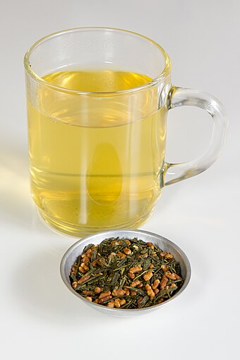 Brewed and unbrewed genmaicha