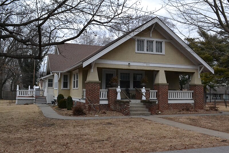 File:German Evangelical Pastors Home Historic District, Blue Springs, MO.jpg