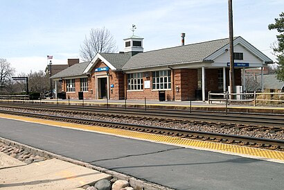 How to get to Glen Ellyn Station with public transit - About the place