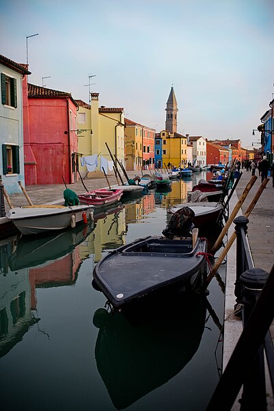 File:Gondolas in Burano.jpg