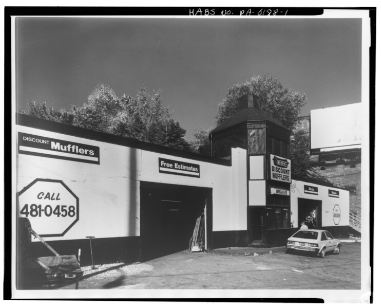 File:Gulf Filling Station, Corner of Route 51 and West Liberty Avenue, Pittsburgh, Allegheny County, PA HABS PA,2-PITBU,86-1.tif