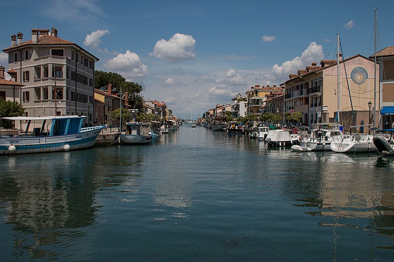 File:Hafen in Grado.jpg