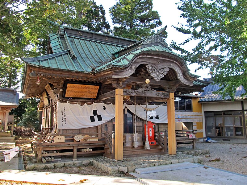File:Haiden of Kashima-miko-jinja shrine.JPG