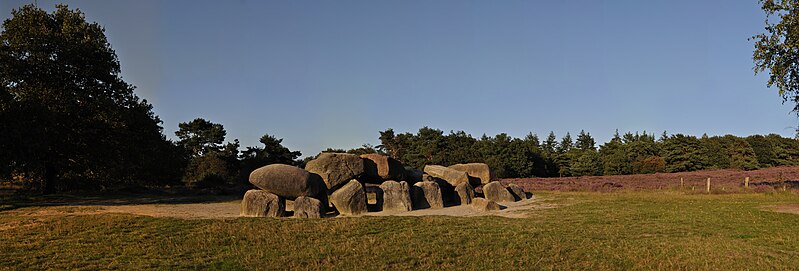 File:Havelte Hunebed Panorama.jpg