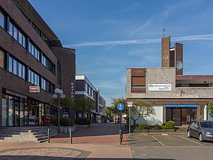 Heiden, gemeentehuis, kerk en bank