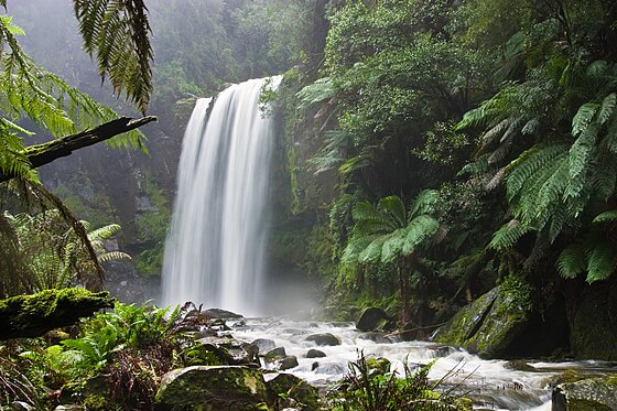 Efforts are made to preserve the natural characteristics of Hopetoun Falls, Australia, without affecting visitors' access.