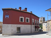 Típico hostal moderno en una localidad burgalesa (España).