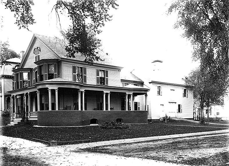 File:House at Corner of Union and Court Streets in Keene New Hampshire (5558572083).jpg