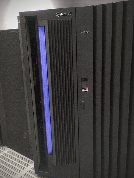 File:IBM System Z9 (type 2096) and System Storage server.jpg