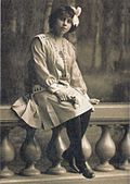 Irène Némirovsky vers 1919, à peu près à l'âge qu'aura son héroïne Antoinette dans Le Bal, publié dix ans plus tard.