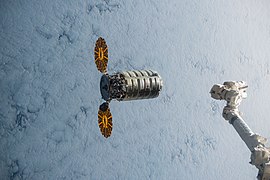 ISS-45 Cygnus 5 nähert sich der ISS (2) .jpg