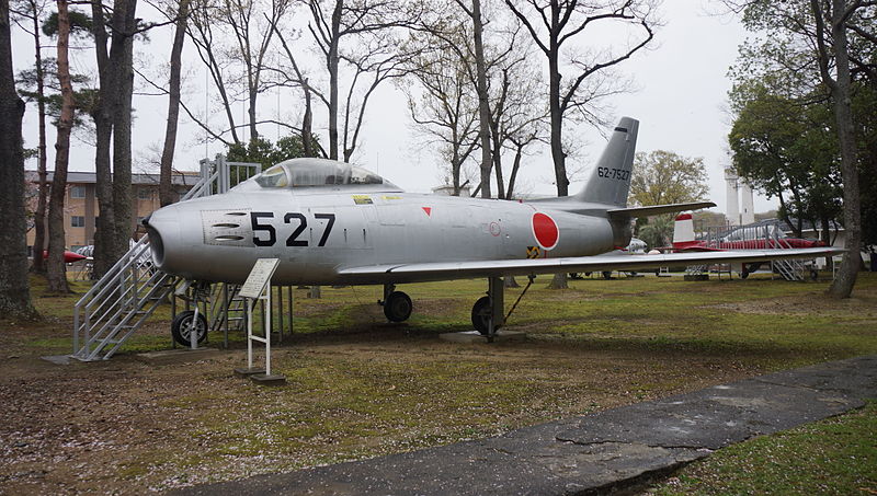 ファイル:JASDF F-86F（62-7527）.JPG