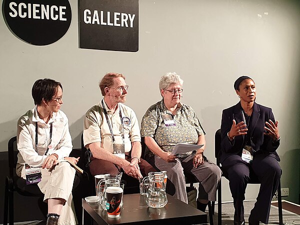 Jeanette Epps (right) speaking on a panel at Dublin 2019, an Irish Worldcon