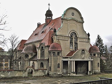 Poničený kostel před rekonstrukcí (2007)