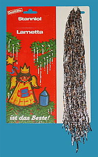 Lametta besteht aus schmalen, 