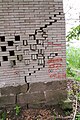 English: Demage traces on a building as a result of a creeping landslide in China Deutsch: Gebäudeschäden in China als Folge einer kriechenden Hangrutschung