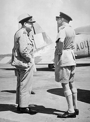 Лиз встречается с Д'Альбиаком на Цейлоне, 1942 г. IWM CI 94.jpg