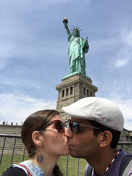 File:Liberty kiss.jpg