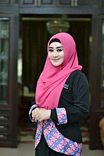 Gambar mini seharga Lisda Hendrajoni