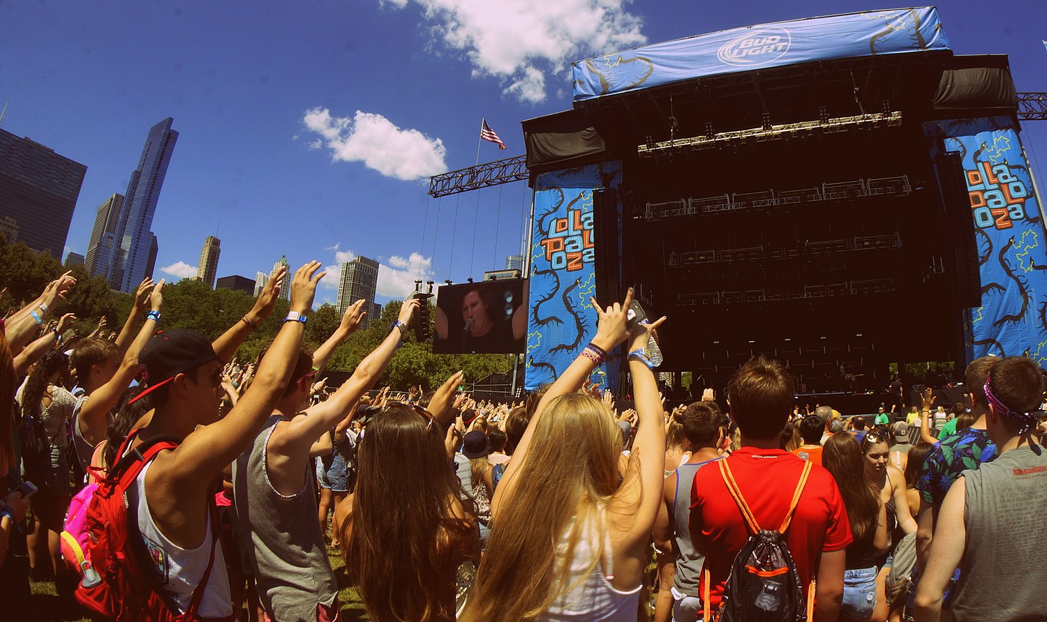 What do these symbols mean on the updated schedule? They're on the last 3  acts of T-Mobile + Bud Light Stage : r/Lollapalooza