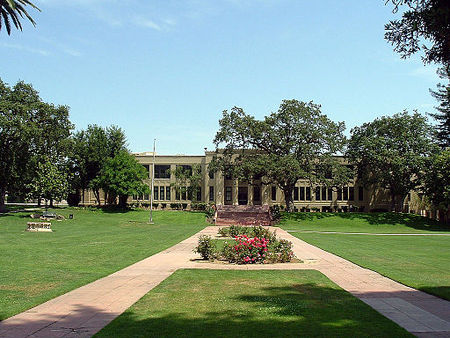 Los gatos school grounds