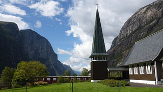 Lysebotn cherkovi (14760420550) .jpg