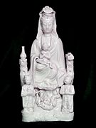 Maria Kannon, statut de Vierge à l'Enfant sous les traits du bouddha Kannon de manière à dissimuler l'objet du culte.