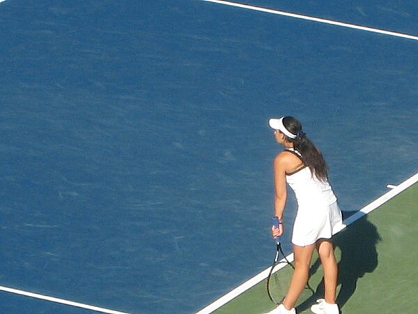 Bartoli at the 2008 Pilot Pen Tennis tournament, where she beat Tsvetana Pironkova 2–6, 6–4, 7–5