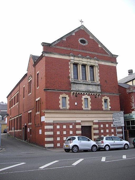 Picture of Barry Masonic Hall courtesy of Wikimedia Commons contributors - click for full credit