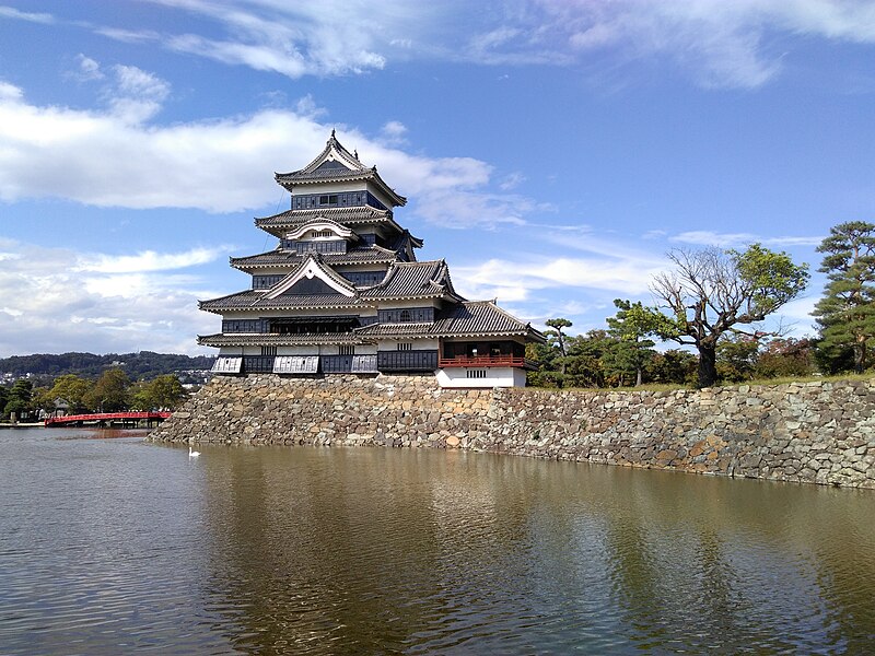 File:Matsumoto Castle IMG 20161012 135045.jpg