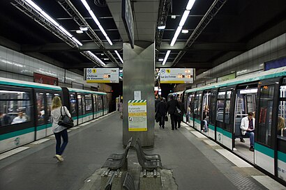 Cómo llegar a Esplanade de La Défense en transporte público - Sobre el lugar