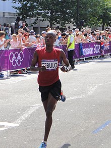 Майк Тебуло (Малави) - Мужской марафон в Лондоне 2012.jpg