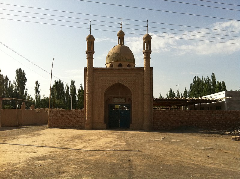 File:Mosque on Highway G312 Xinjiang, China - panoramio.jpg