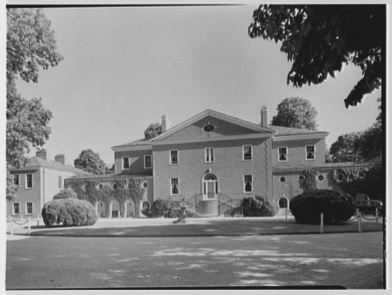 File:Mrs. Richard M. Tobin, residence in Syosset, Long Island, New York. LOC gsc.5a13917.tif