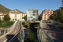 Museion mit Brücken über die Talfer