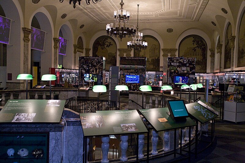 File:Museum of American Finance Main Gallery by Markus Hartel.jpg