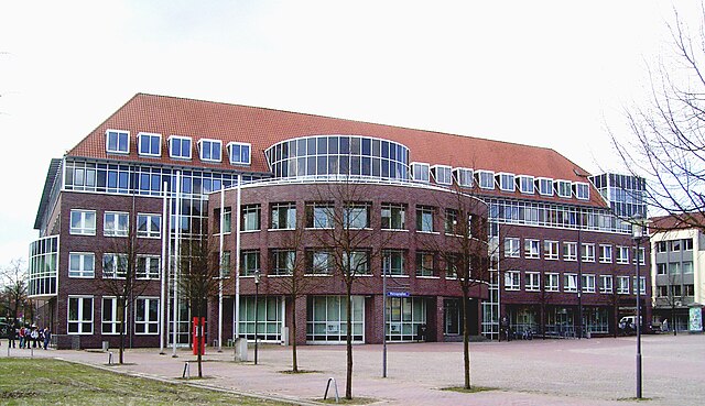 View across the Herzogenplatz to the new Uelzen Town Hall