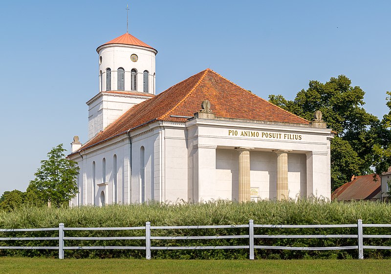 File:Neuhardenberg - 2015-07-04 - Schinkel-Kirche (09).jpg