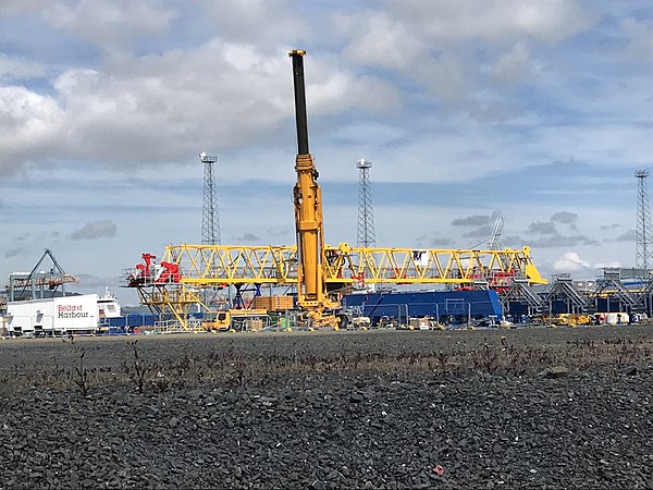 New Belfast Liebherr crane under assembly, May 2020