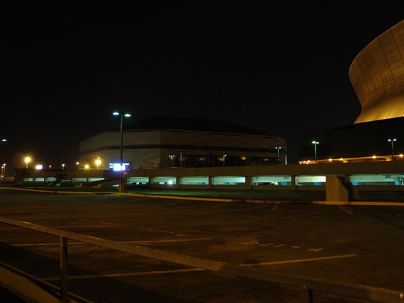 File:New Orleans at Night - panoramio - A J Butler (9).jpg