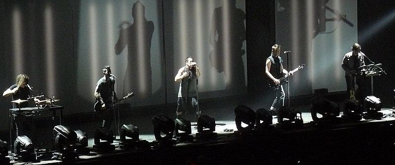 File:Nine Inch Nails, live at Mediolanum Forum, Milan in 2013.jpg