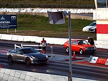 Drag Strip.jpg сайтындағы Nissan GTR R35 және Chevy Chevette