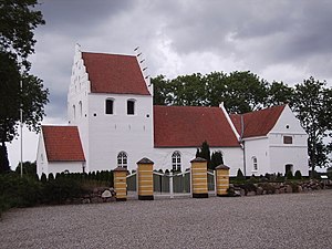 Noerre Sandager Kirke fra syd.jpg