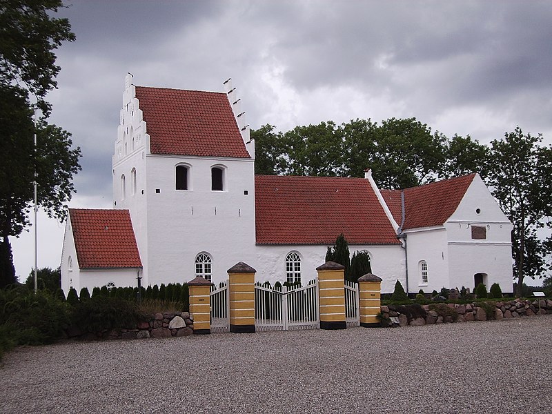 File:Noerre Sandager Kirke fra syd.jpg