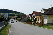 Čeština: Ulice na východě vsi Nový Svět u Dolní Cerekve, okres Jihlava. English: Street in the eastern part of the village of Nový Svět, Jihlava District, Vysočina Region, Czech Republic.