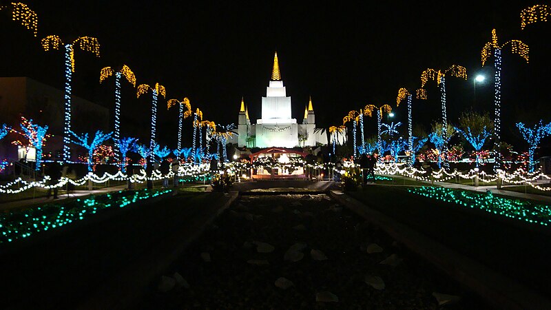 File:Oakland Mormon Temple at Christmas.JPG