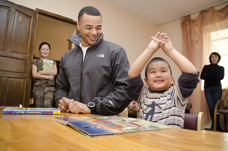 File:Ohio Rotarians and National Guard soldiers join forces to help Kyrgyz children with disabilities 131208-F-ZB796-034.jpg