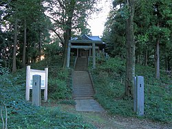 Okegawa Kumano Shrine Tumulus 1.JPG